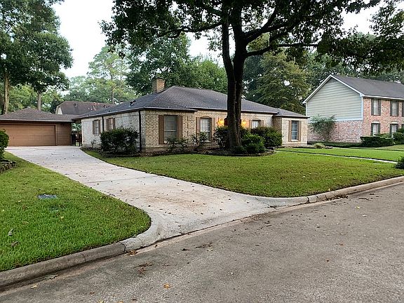 4th image of 2923 Redwood Lodge Dr