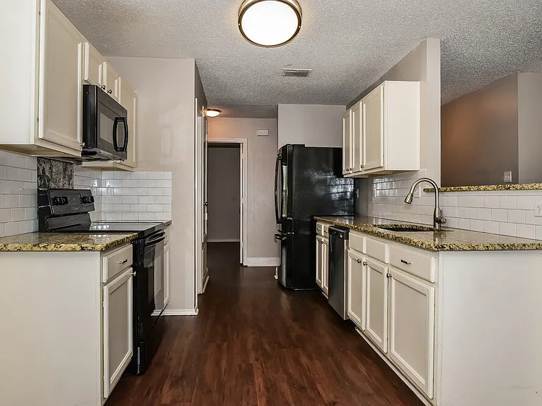 1476 Hickory Creek Ln — Photo 8