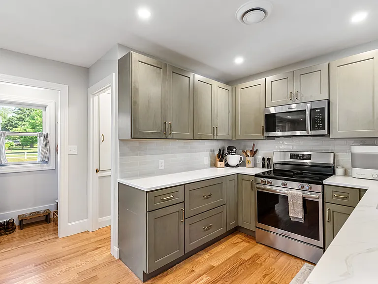 355 Pearse Rd — Photo 9