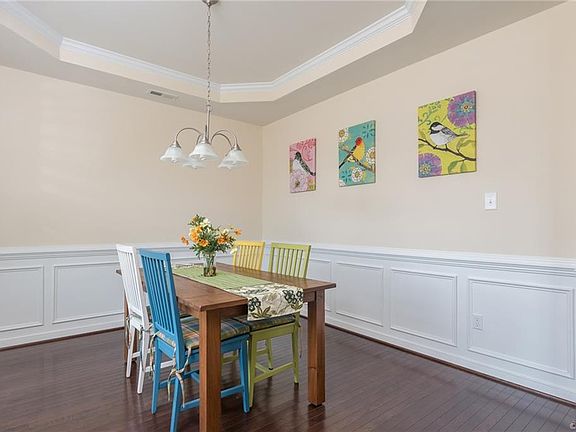 3rd image of 406 Diamond Creek Dr