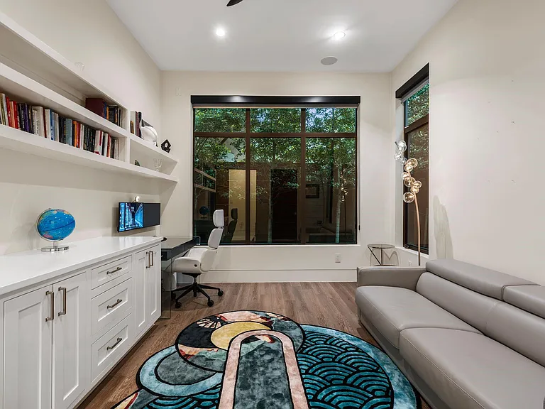 3002 Ferndale St — Photo 16