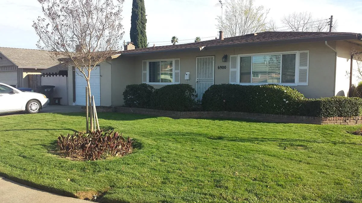 2 bed, 772 sqft, $2,200 — Photo 1