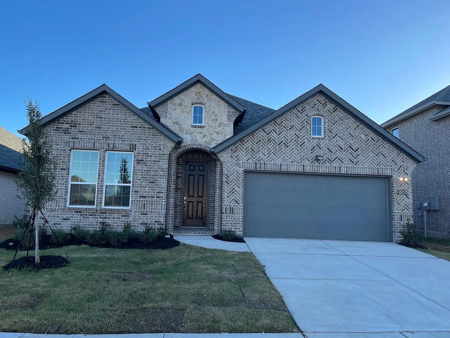 4 bed, 2168 sqft, $2,300 — Photo 2