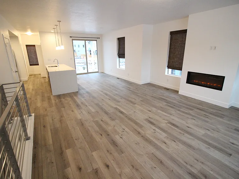 463 W 2200 N — Photo 10