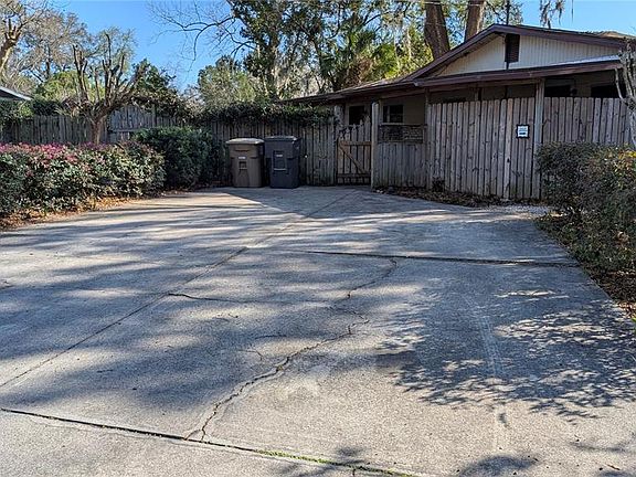 3rd image of 1408 NE 25th Pl