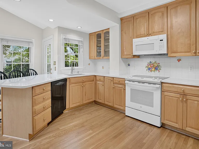 4705 Hunt Ave — Photo 3