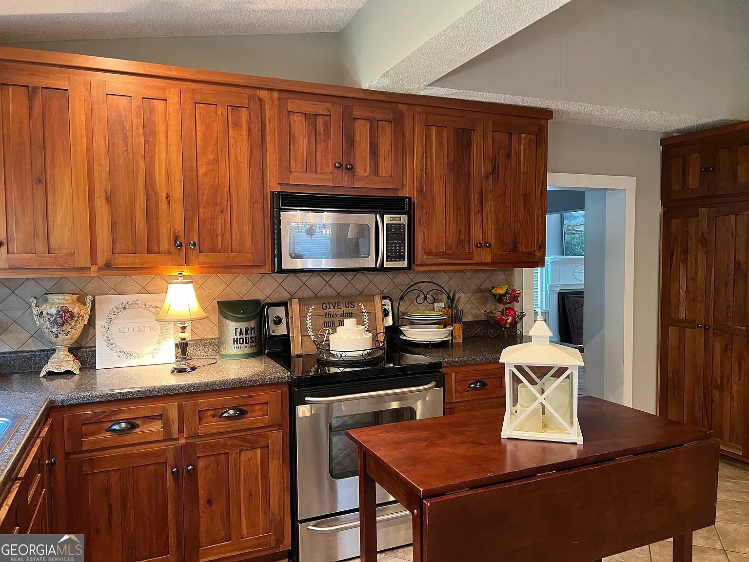 3 bed, 2.0 bath, 2112 sqft, $2,000 — Photo 4