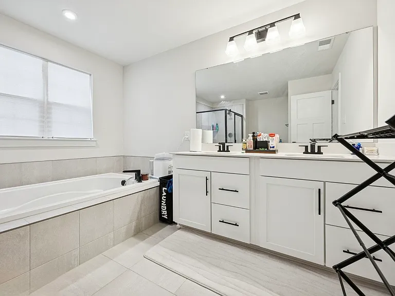 243 Chastain Dr — Photo 8