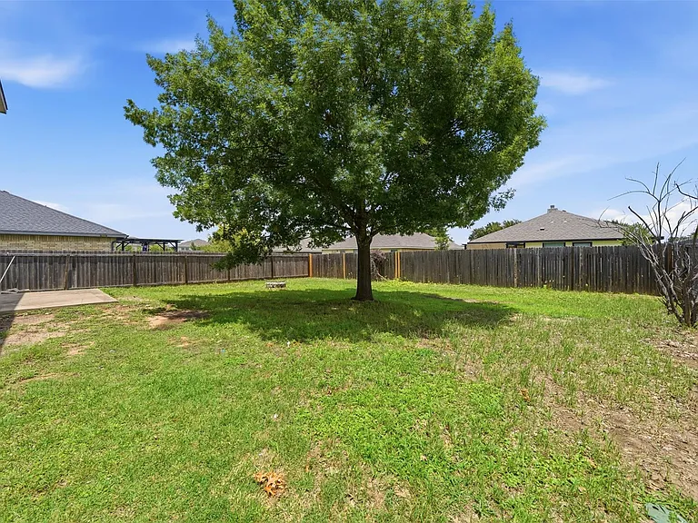 104 Carol Ave — Photo 32