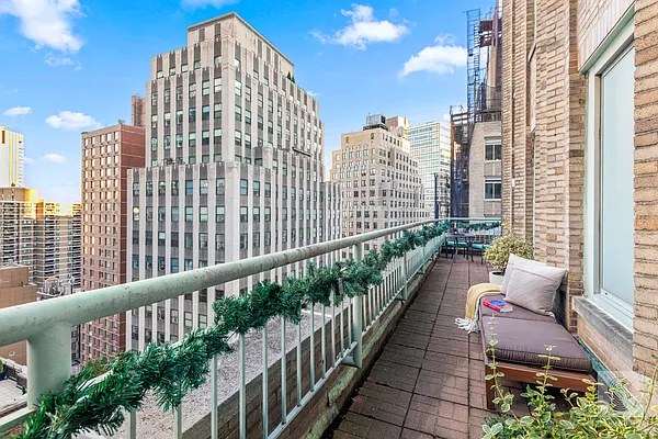 Sold by Compass | media 11