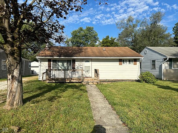 2nd image of 1838 N Hawthorne Ln