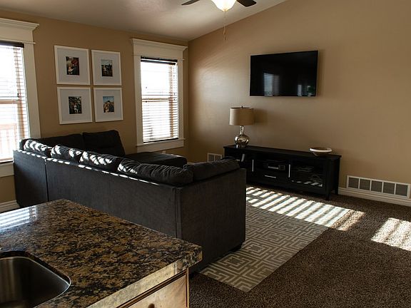 5th image of 2740 Sandy Cir