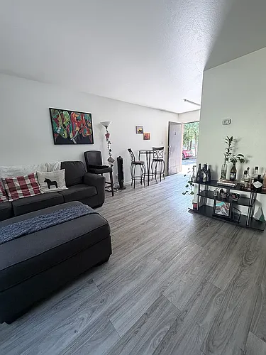 760 D St #2 Photo 1