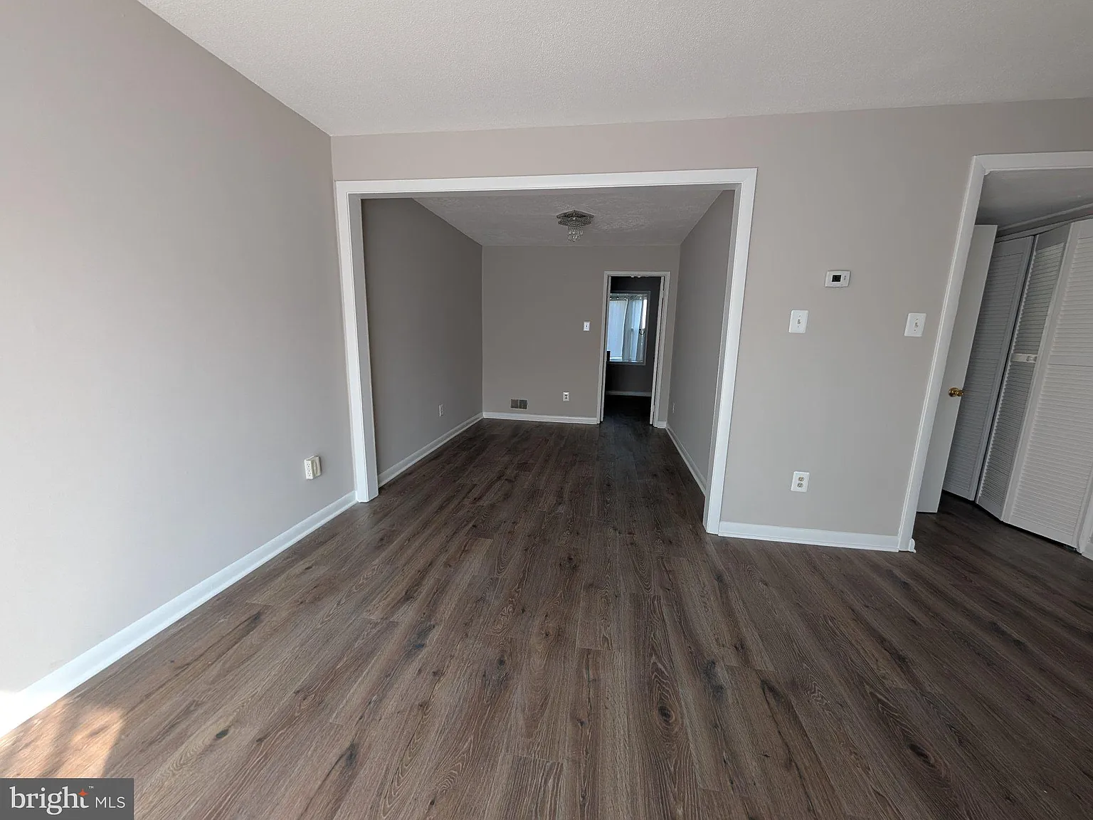 3 bed, 2.5 bath, 1400 sqft, $2,500 — Photo 3