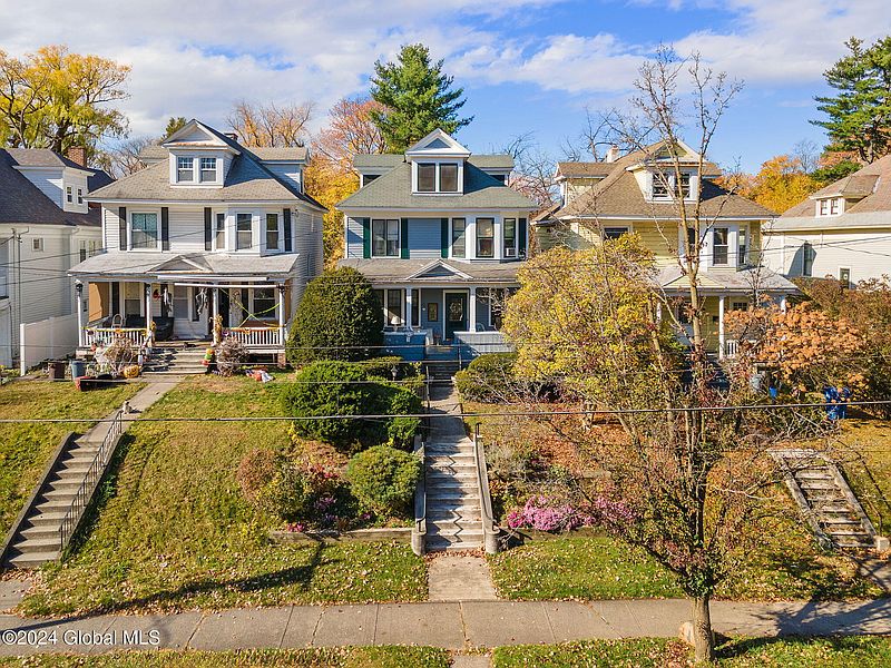 4th image of 110 N Pine Avenue