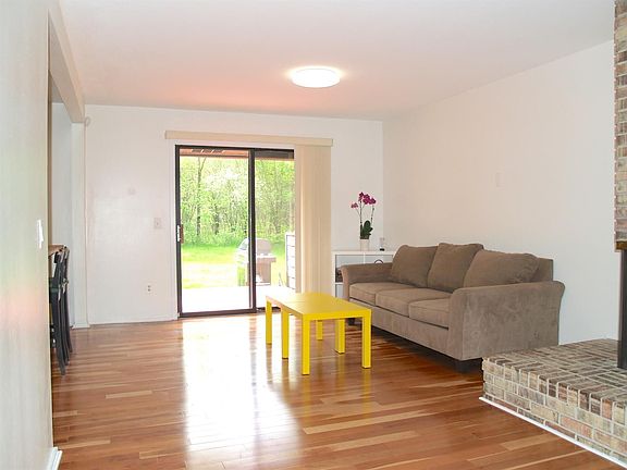 4th image of 746 Greenhills Dr