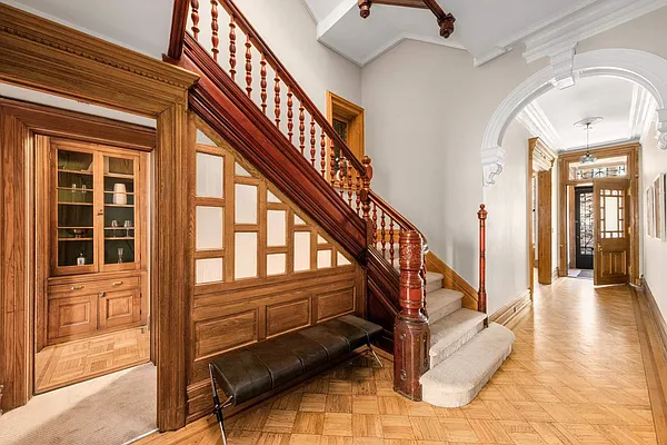 Rented by Sotheby's International Realty | media 29