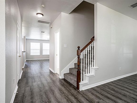 4th image of 5205 Selago Dr