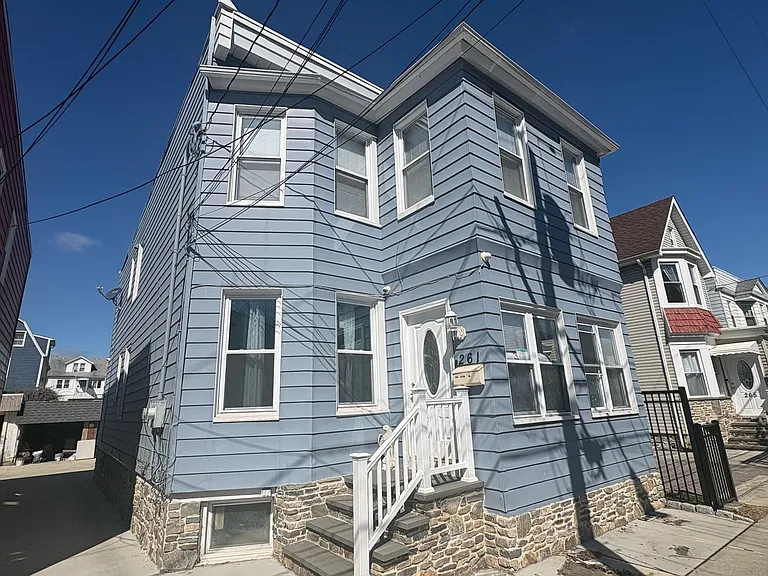 261 Maple St #2 — Photo 12