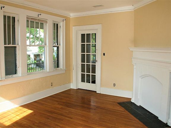 2nd image of 901 E Park Ave
