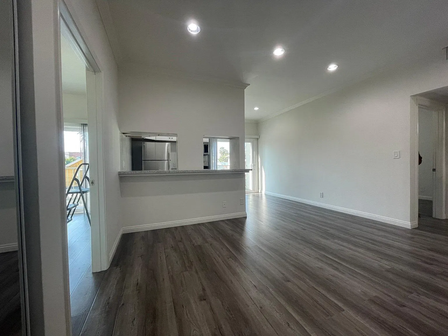 2 bed, 940 sqft, $2,600 — Photo 3