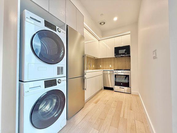 2nd image of 127 Concord St #8F