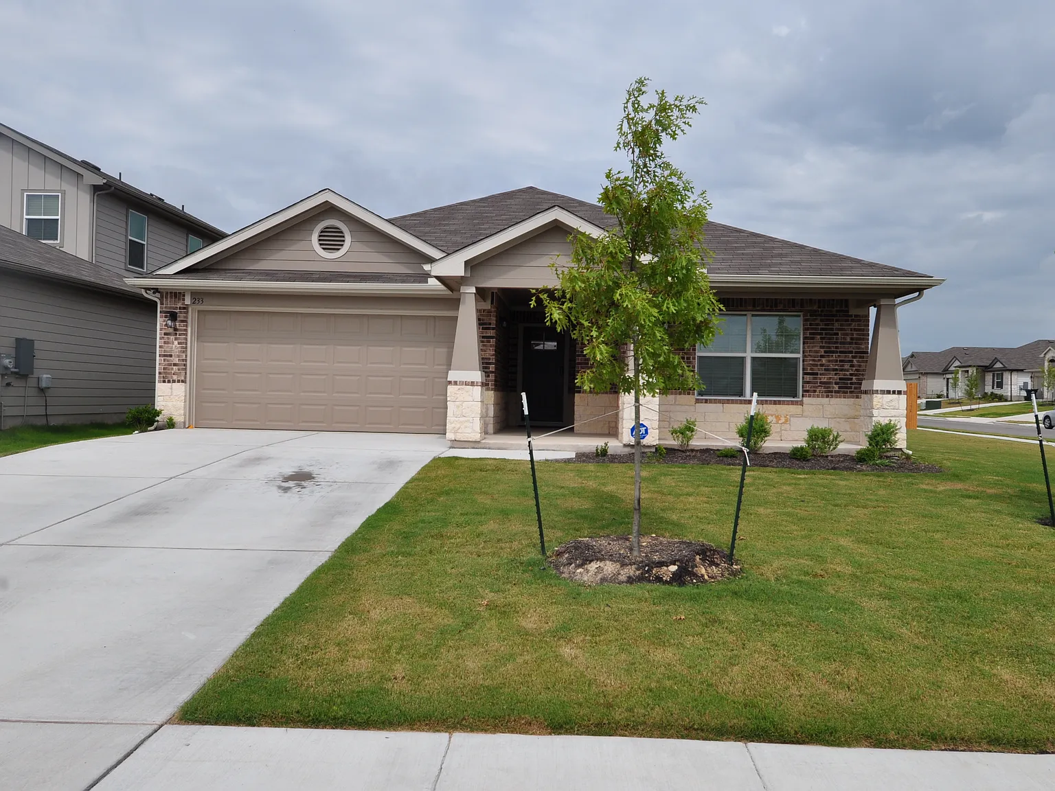 4 bed, 2080 sqft, $2,000 — Photo 1