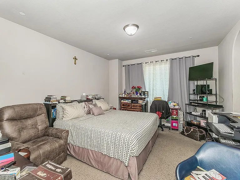 3549 Taylor Ln — Photo 6