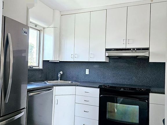 2nd image of 14 Alice Ct #2