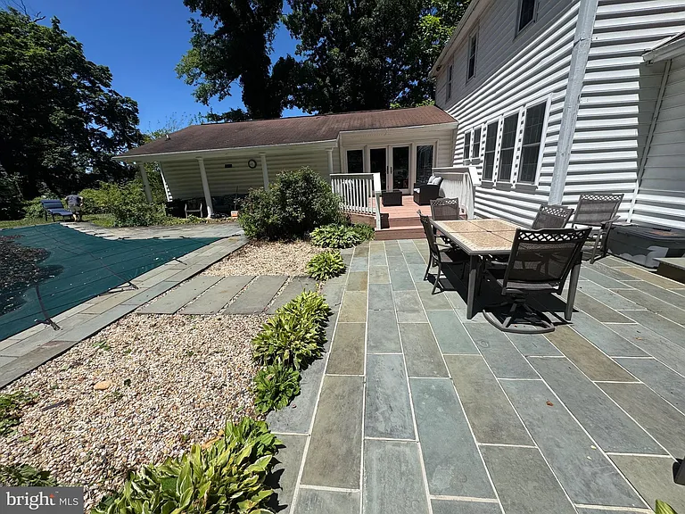 317 W Seminary Ave — Photo 37