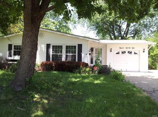 1295 Dewdrop Ln, Florissant, MO 63031