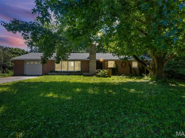 4905 Michael Dr, Godfrey, IL 62035
