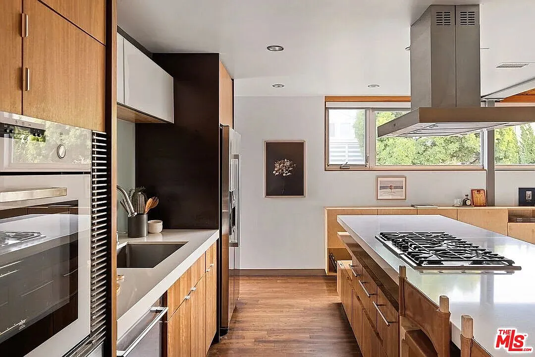 2 bed, 3.0 bath, 1560 sqft, $8,500 — Photo 4