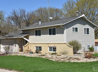 302 Lee Ln, Iowa Falls, IA 50126
