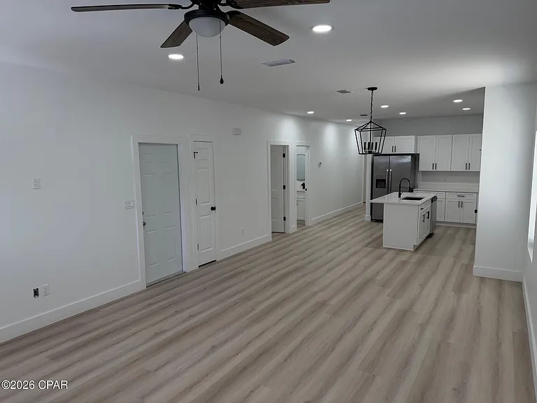 2512 N Bonita Ave — Photo 3