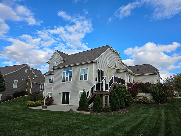 W239N3743 River Birch Ct — Photo 40