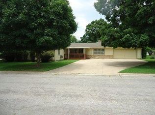 302 N 17th St, Fredonia, KS 66736