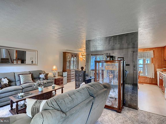 4th image of 416 Brooks Ct