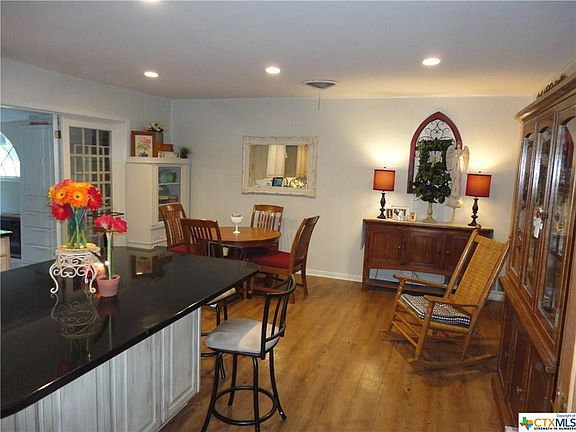 5th image of 206 E Upshaw Ave