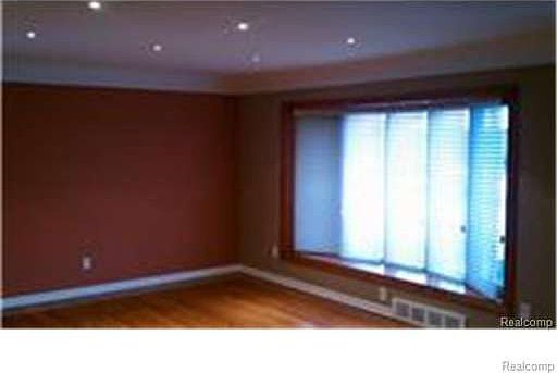 4th image of 6851 Cronin Dr