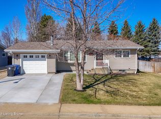 951 8th St E, Dickinson, ND 58601