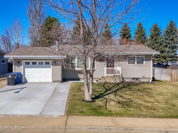 951 8th St E, Dickinson, ND 58601