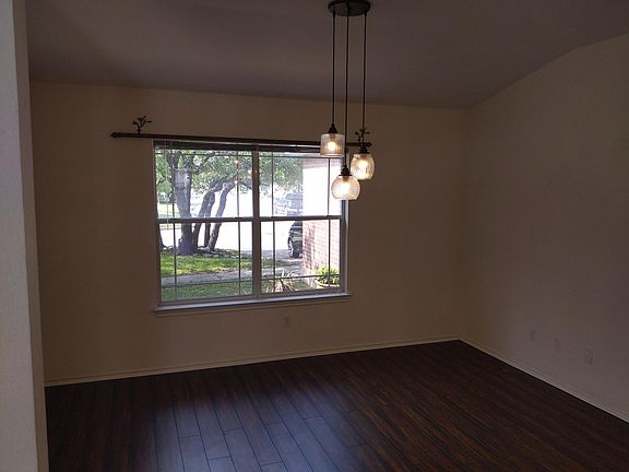 4th image of 700 Lafayette Square Dr