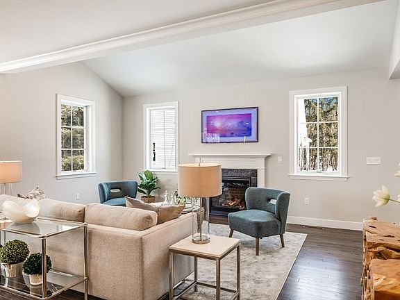 5th image of 17 Wolcott Woods Ln #17