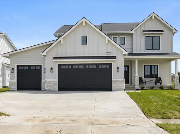 1252 S Radley St, West Des Moines, IA 50266