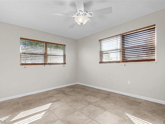 5th image of 910 SE 15th St