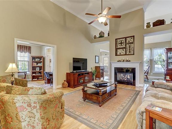 3rd image of 251 Winsome Laurel Ln
