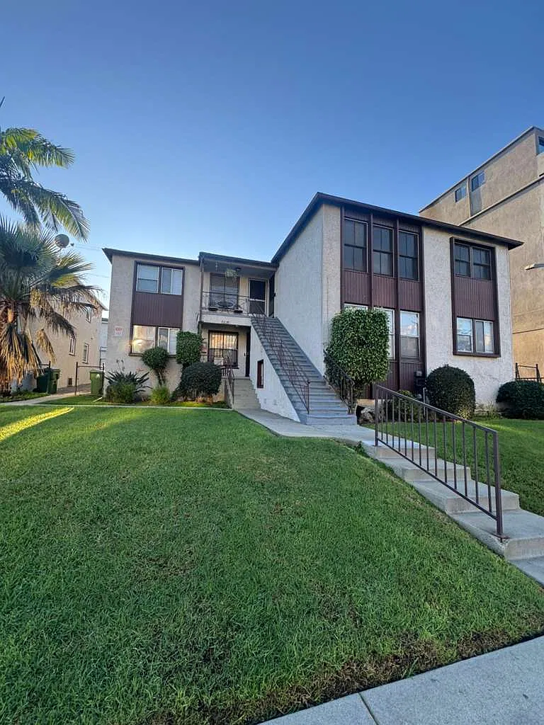 2 bed, 900 sqft, $2,250 — Photo 1