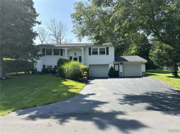 47 Wegman St, Auburn, NY 13021