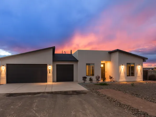 609 2nd St NE, Rio Rancho, NM 87124